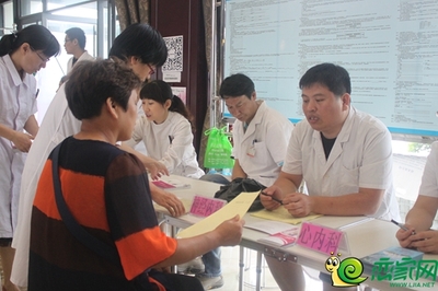 榮盛·江南錦苑舉辦社區義診活動，健康咨詢服務暖人心